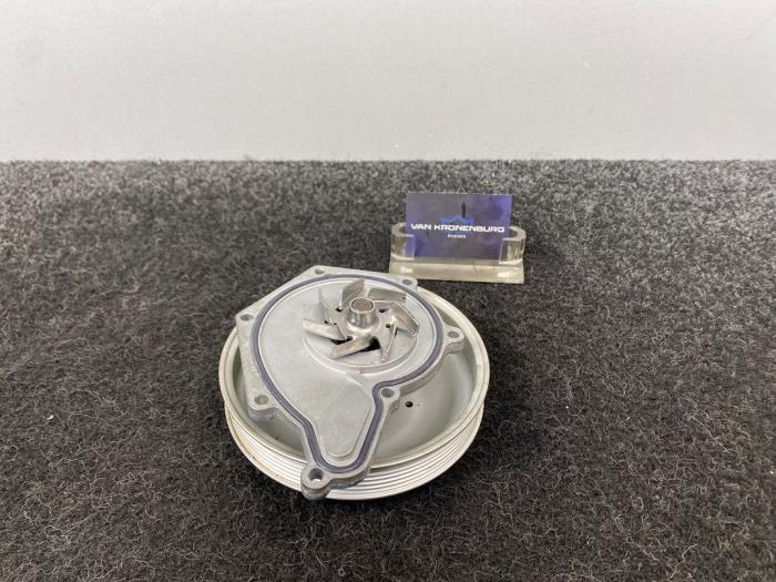 Usagé Pompe à eau Audi S5 (8T3) S5 3.0 TFSI V6 24V Prix € 19,95 Prix TTC proposé par Van Kronenburg Engines