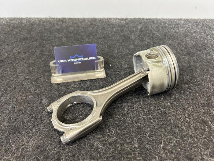 Usados Pistón Audi RS 6 Avant (C7) 4.0 V8 TFSI 32V Precio € 125,01 IVA incluido ofrecido por Van Kronenburg Engines