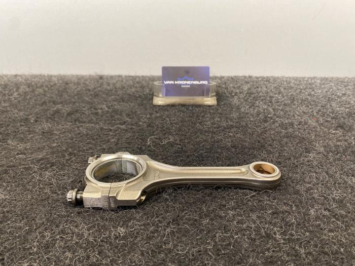 Usados Biela Ferrari F430 4.3 V8 32V Precio € 199,95 IVA incluido ofrecido por Van Kronenburg Engines