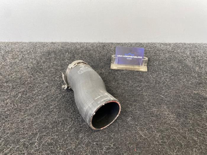 Gebrauchte Intercooler Schlauch Mercedes C-Klasse AMG (W205) C-63 AMG 4.0 V8 Biturbo Preis € 40,00 Mit Mehrwertsteuer angeboten von Van Kronenburg Engines