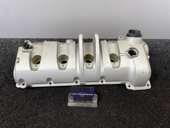 Usagé Couvercle soupapes Porsche Cayenne (9PA) 4.8 V8 32V Turbo Prix € 54,95 Prix TTC proposé par Van Kronenburg Engines