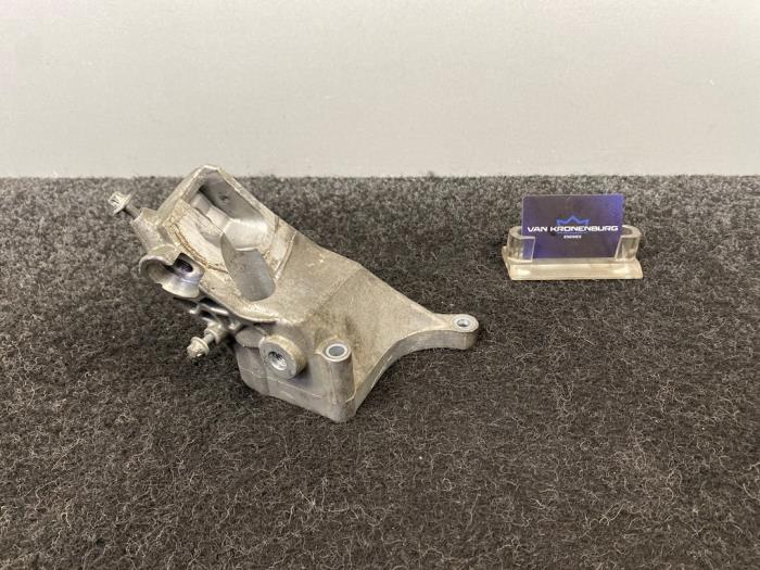 Used Engine mount Mercedes ML III (166) 4.7 ML-500 BlueDirect 32V 4-Matic Price € 89,95 Inclusive VAT offered by Van Kronenburg Engines