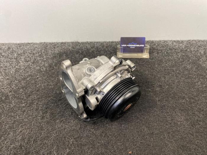 Używane Pompa wodna Mercedes E (W213) E-220d 2.0 Turbo 16V Cena € 39,95 Z VAT oferowane przez Van Kronenburg Engines