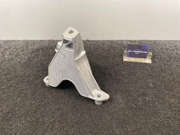 Used Engine mount Porsche Panamera (971G) 4.0 V8 32V Turbo S E-Hybrid Price € 99,95 Inclusive VAT offered by Van Kronenburg Engines