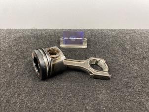 Usagé Piston BMW 5 serie (G30) 530d 3.0 TwinPower Turbo 24V Prix € 99,99 Prix TTC proposé par Van Kronenburg Engines