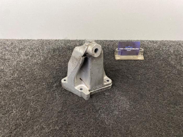Used Engine mount Mercedes S (W221) 3.0 S-350 BlueTec 24V Price € 32,50 Inclusive VAT offered by Van Kronenburg Engines