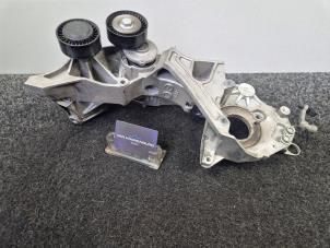 Usagé Support dynamo haut Audi A4 Allroad Quattro (B8) 2.0 TDI 16V Prix € 49,95 Prix TTC proposé par Van Kronenburg Engines