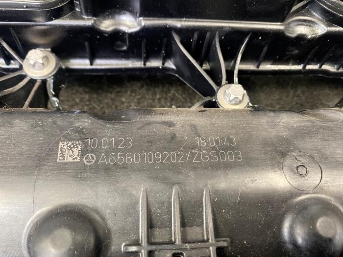 Ventildeckel van een Mercedes-Benz E (W213) E-400d 2.9 24V 2021