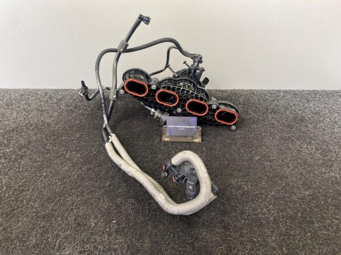 Gebrauchte Ansaugbrugge Mercedes A-Klasse AMG (W176) 2.0 A-45 AMG Turbo 16V 4-Matic Preis € 121,00 Mit Mehrwertsteuer angeboten von Van Kronenburg Engines