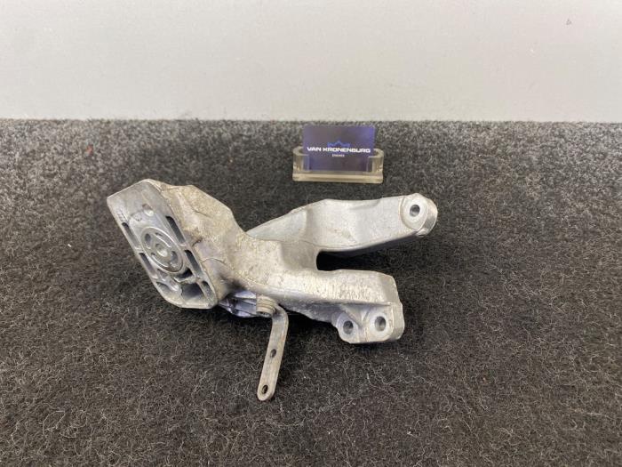 Usagé Support moteur Audi RS 6 Avant (C6) RS6 5.0 V10 40V TFSI Prix € 150,00 Prix TTC proposé par Van Kronenburg Engines