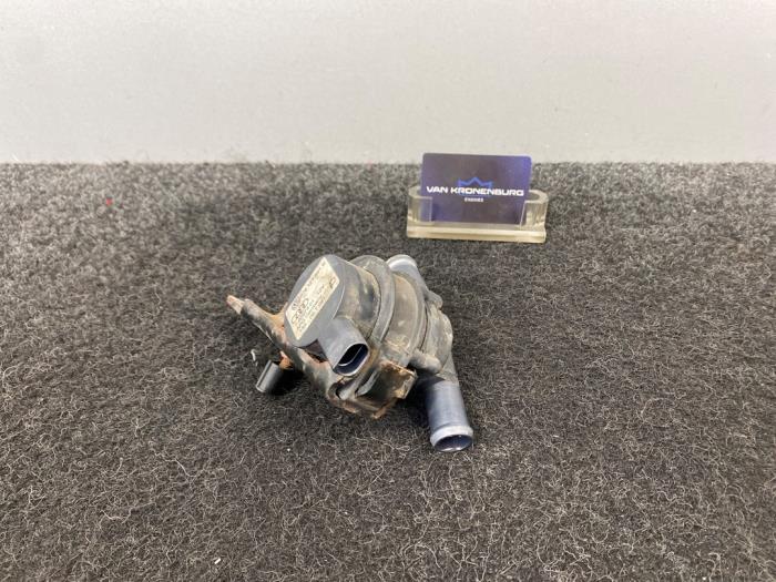 Begagnade Extra vattenpump Audi A6 Avant (C5) 2.4 V6 30V Pris € 50,00 Inklusive moms erbjuds av Van Kronenburg Engines