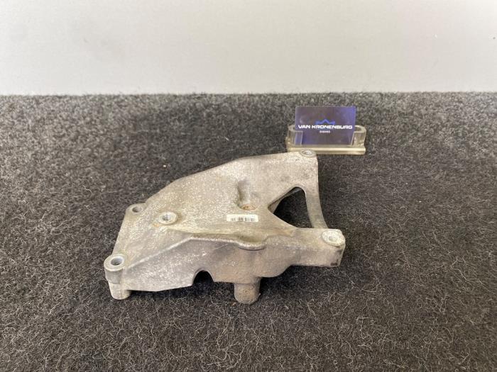 Trunk bracket