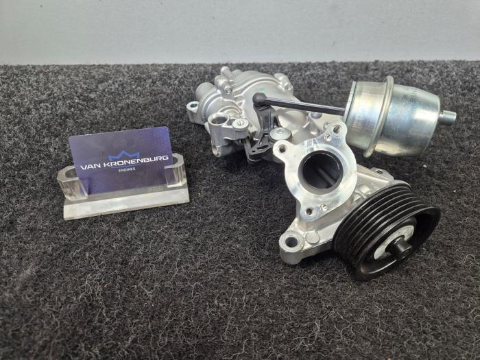 Nya Vattenpump Mercedes E (R207) E-250 2.0 Turbo 16V Pris € 150,00 Inklusive moms erbjuds av Van Kronenburg Engines