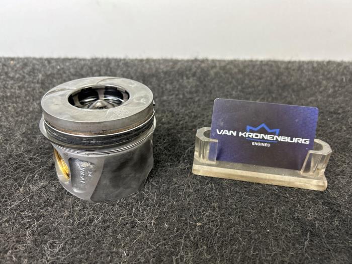 Usagé Piston Mercedes ML II (164/4JG) 3.0 ML-350 CDI BlueTec 4-Matic V6 24V Prix € 60,50 Prix TTC proposé par Van Kronenburg Engines