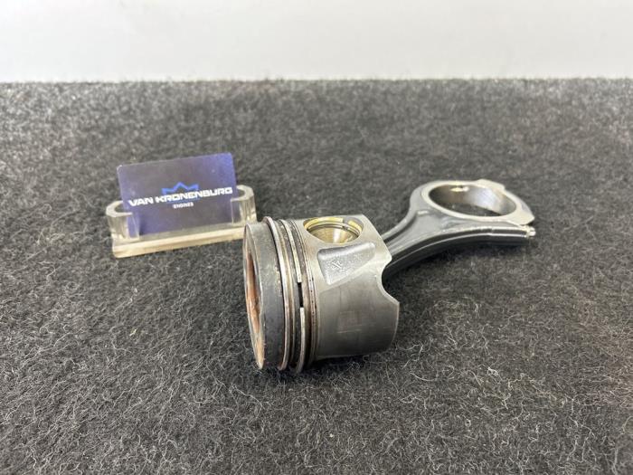 Usagé Piston Mercedes ML II (164/4JG) 3.0 ML-350 CDI BlueTec 4-Matic V6 24V Prix € 74,95 Prix TTC proposé par Van Kronenburg Engines