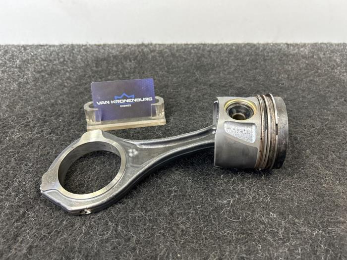 Usagé Piston Mercedes ML II (164/4JG) 3.0 ML-350 CDI BlueTec 4-Matic V6 24V Prix € 74,95 Prix TTC proposé par Van Kronenburg Engines