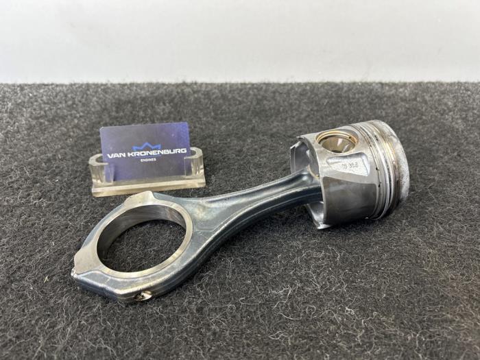 Usagé Piston Mercedes ML III (166) 3.0 ML-350 BlueTEC V6 24V 4-Matic Prix € 74,95 Prix TTC proposé par Van Kronenburg Engines