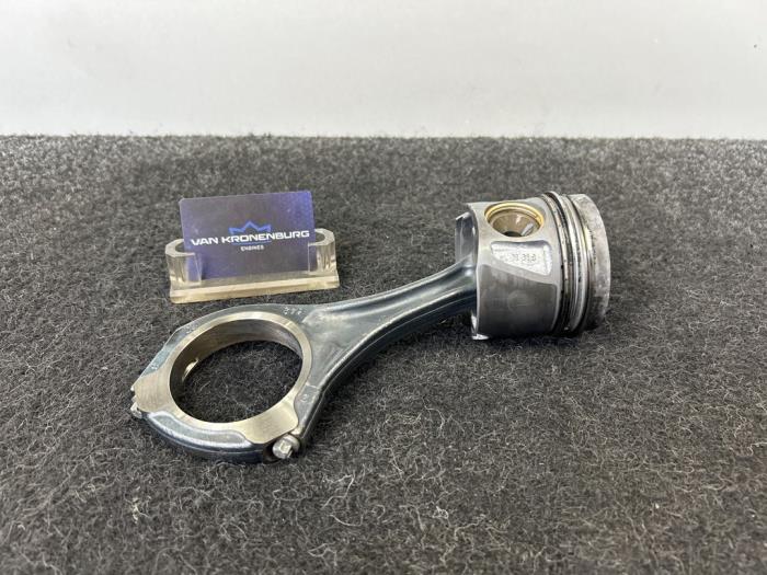 Usagé Piston Mercedes ML III (166) 3.0 ML-350 BlueTEC V6 24V 4-Matic Prix € 74,95 Prix TTC proposé par Van Kronenburg Engines