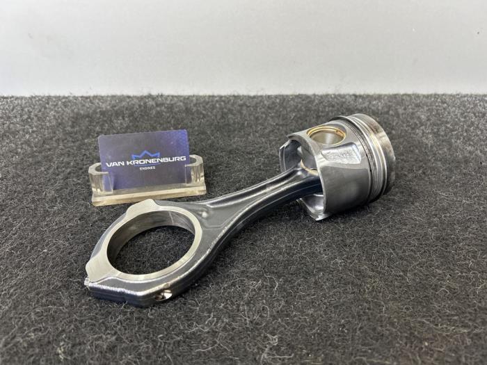 Usagé Piston Mercedes GLE (W166) 350d 3.0 V6 24V BlueTEC 4-Matic Prix € 74,95 Prix TTC proposé par Van Kronenburg Engines