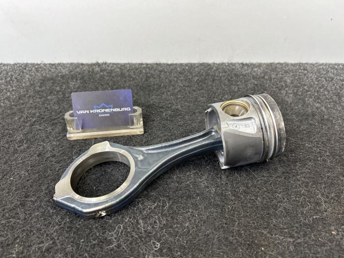 Usagé Piston Mercedes GLE (W166) 350d 3.0 V6 24V BlueTEC 4-Matic Prix € 74,95 Prix TTC proposé par Van Kronenburg Engines