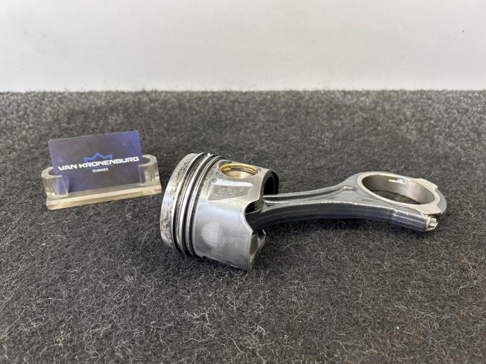 Usagé Piston Mercedes E (W212) E-350 CDI BlueEfficiency V6 24V 4-Matic Prix € 74,95 Prix TTC proposé par Van Kronenburg Engines