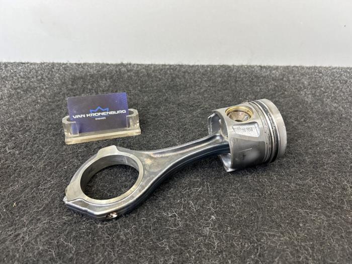Usagé Piston Mercedes E (W212) E-350 CDI BlueEfficiency V6 24V 4-Matic Prix € 74,95 Prix TTC proposé par Van Kronenburg Engines