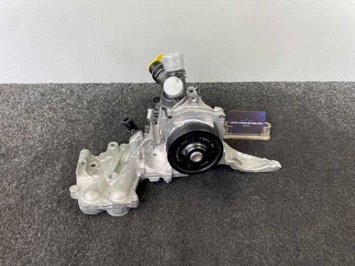 Begagnade Vattenpump Mercedes Sprinter 3t (910.1/907.1/907.2) 215 CDI 2.0 D FWD Pris € 299,95 Inklusive moms erbjuds av Van Kronenburg Engines