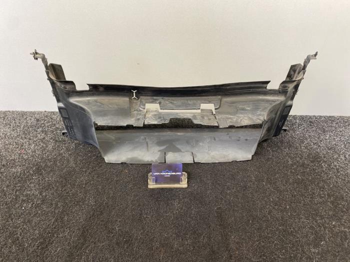 Begagnade Lufttratt BMW 3 serie Touring (F31) 318i 1.5 TwinPower Turbo 12V Pris € 34,94 Inklusive moms erbjuds av Van Kronenburg Engines