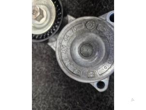 Spanrolle multiriem van een Mercedes-AMG CL AMG (216) 5.5 CL-63 AMG V8 32V 2012