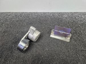 Spanrolle multiriem van een Mercedes-AMG CL AMG (216) 5.5 CL-63 AMG V8 32V 2012