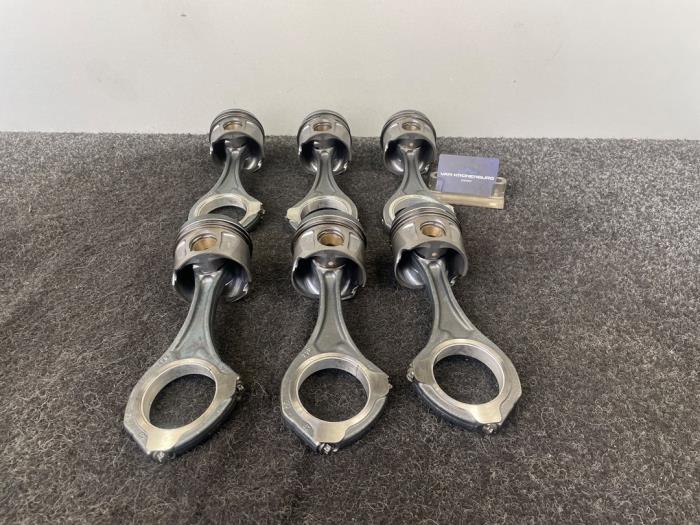 Used Piston Mercedes ML II (164/4JG) 3.0 ML-280 CDI 4-Matic V6 24V Price € 499,95 Inclusive VAT offered by Van Kronenburg Engines