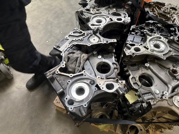 Used Engine crankcase Mercedes ML II (164/4JG) 3.0 ML-320 CDI 4-Matic V6 24V Price € 1.512,50 Inclusive VAT offered by Van Kronenburg Engines