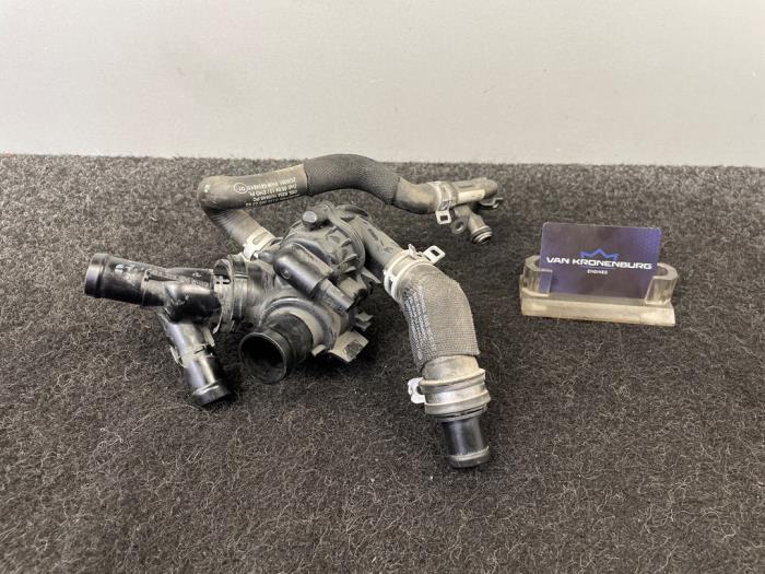 Begagnade Termostathus Mercedes A-Klasse AMG (W176) 2.0 A-45 AMG Turbo 16V 4-Matic Pris € 19,95 Inklusive moms erbjuds av Van Kronenburg Engines