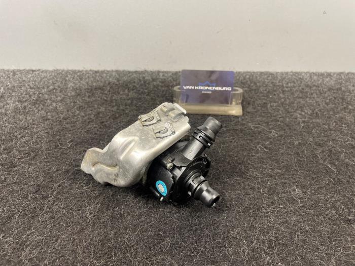 Begagnade Extra vattenpump BMW X5 (F15) xDrive 40e 2.0 Pris € 20,00 Inklusive moms erbjuds av Van Kronenburg Engines