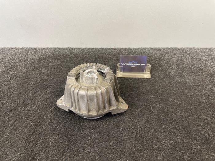 Used Engine mount Mercedes C (W204) 3.0 C-350 CDI V6 24V Price € 44,95 Inclusive VAT offered by Van Kronenburg Engines