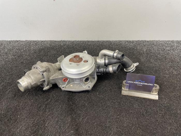 Begagnade Vattenpump BMW M3 (F80) 3.0 24V TwinPower Turbo Pris € 150,00 Inklusive moms erbjuds av Van Kronenburg Engines