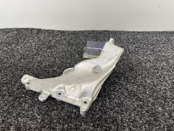 Used Engine mount Mercedes S (222.0/222.1) 5.5 S-63 AMG V8 32V Biturbo Price € 44,95 Inclusive VAT offered by Van Kronenburg Engines