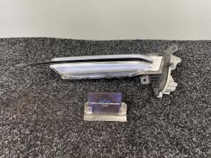 Usados Luz de circulación diurna derecha Porsche Panamera Sport Turismo (971H) 2.9 V6 24V 4 Precio € 363,00 IVA incluido ofrecido por Van Kronenburg Engines