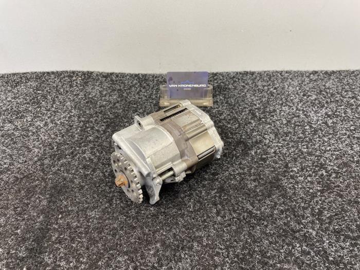 Gebrauchte Ölpumpe Mercedes Vito (447.6) 2.0 116 CDI 16V Preis € 174,95 Mit Mehrwertsteuer angeboten von Van Kronenburg Engines