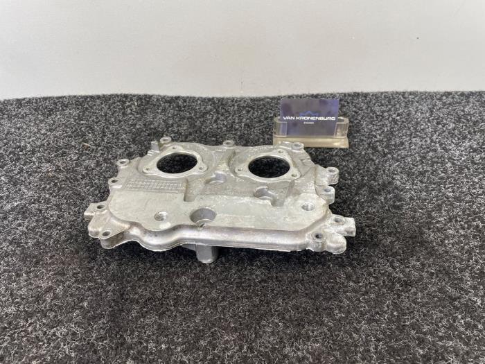 Usagé Couvercle de distribution Mercedes A (W176) 2.0 A-250 Turbo 16V 4-Matic Prix € 30,00 Prix TTC proposé par Van Kronenburg Engines
