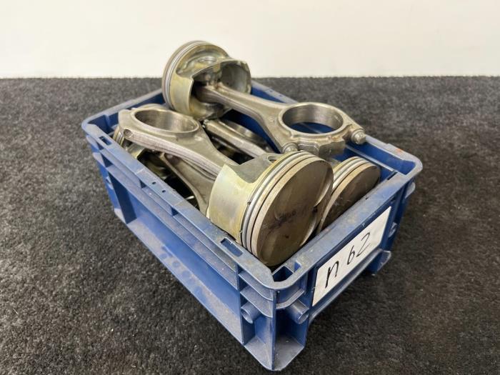Gebrauchte Kolben BMW 6 serie (E64) 645 Ci 4.4 V8 32V Preis € 60,00 Mit Mehrwertsteuer angeboten von Van Kronenburg Engines