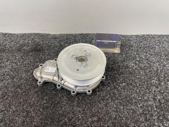 Neuf Pompe à eau Audi A6 Avant (C7) 3.0 TDI V6 24V biturbo Quattro Prix € 74,95 Prix TTC proposé par Van Kronenburg Engines