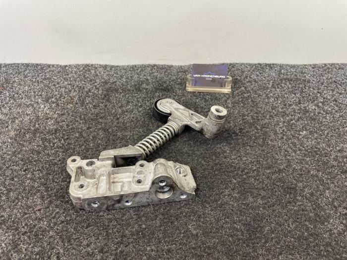 Spanrolle multiriem van een Mercedes-Benz A (W176) 2.2 A-220 d 16V 4-Matic 2017