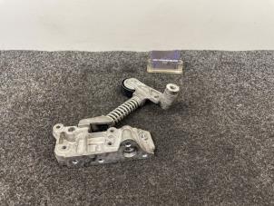 Spanrolle multiriem van een Mercedes-Benz A (W176) 2.2 A-220 d 16V 4-Matic 2017