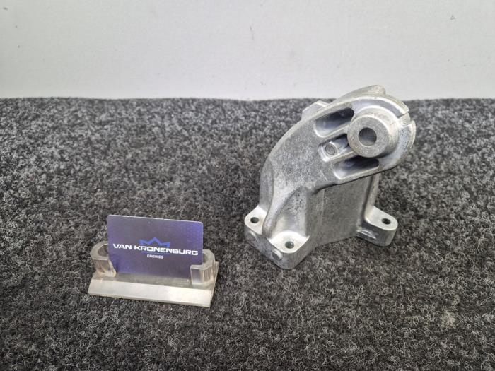 Usagé Support moteur Mercedes E (W212) E-350 CDI V6 24V BlueEfficiency Prix € 29,95 Prix TTC proposé par Van Kronenburg Engines