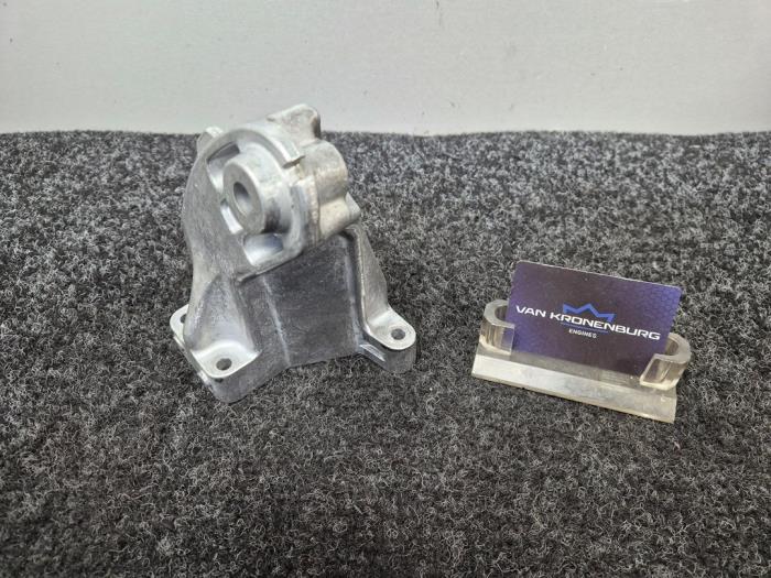 Usagé Support moteur Mercedes E (W212) E-350 BlueTec V6 24V Prix € 29,95 Prix TTC proposé par Van Kronenburg Engines