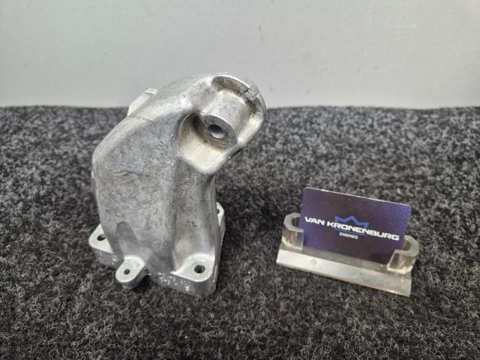Usagé Support moteur Mercedes E (W212) E-350 BlueTec V6 24V Prix € 33,00 Prix TTC proposé par Van Kronenburg Engines