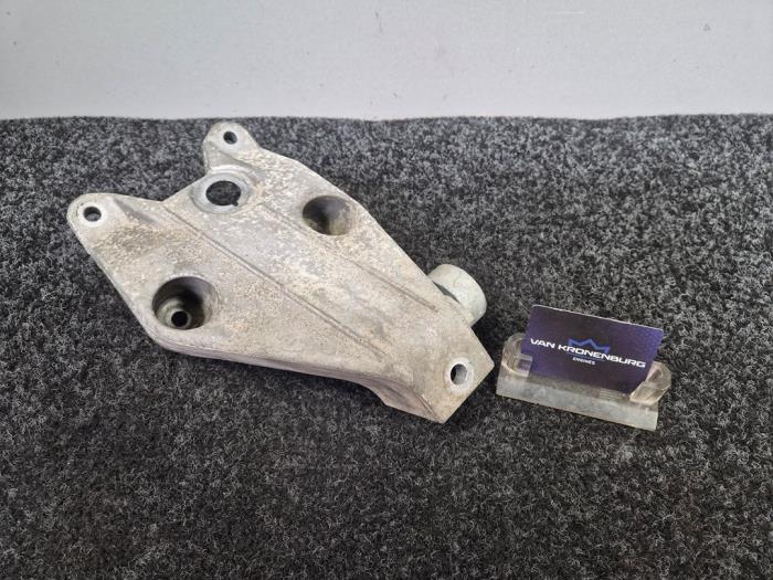 Used Engine mount BMW 5 serie (F10) M550d 3.0 xDrive 24V Price € 34,94 Inclusive VAT offered by Van Kronenburg Engines