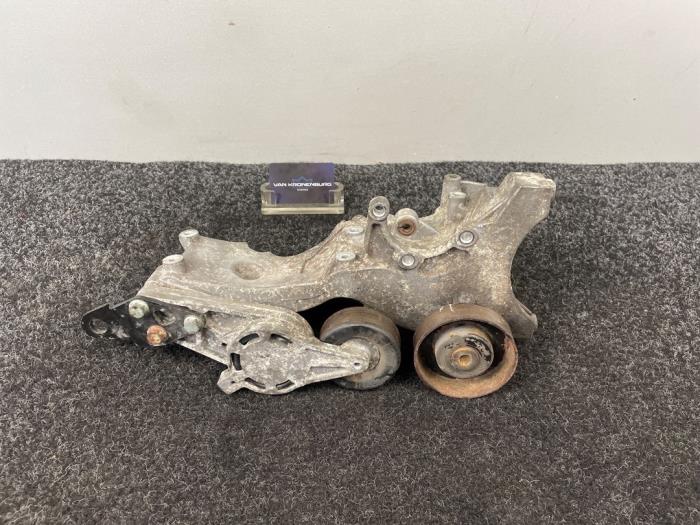 Gebrauchte Dynamostütze oben Audi A6 Avant (C6) 2.0 T FSI 16V Preis € 35,01 Mit Mehrwertsteuer angeboten von Van Kronenburg Engines
