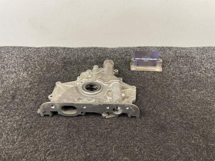 Używane Pompa oleju Landrover Range Rover III (LM) 4.4 TDV8 32V Cena € 121,00 Z VAT oferowane przez Van Kronenburg Engines